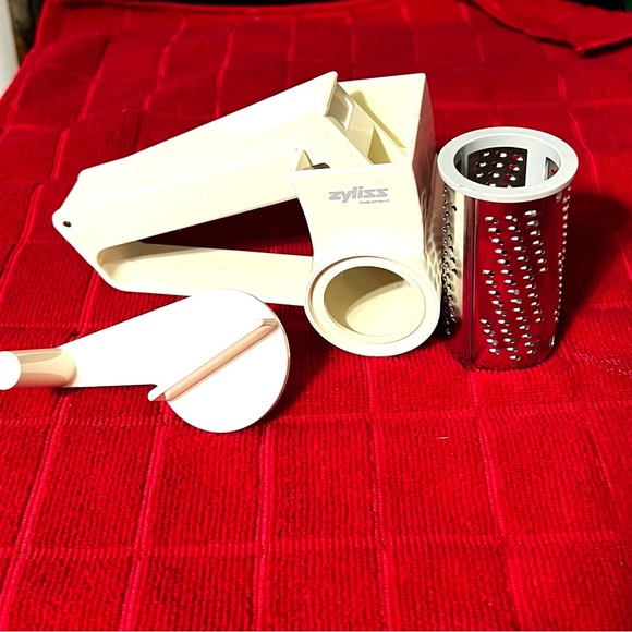 Zyliss Kitchen Zyliss Restaurant Handheld Rotary Cheese Grater